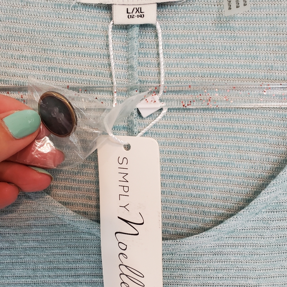 Simply Noelle Tunic Top - Picture 2 of 8
